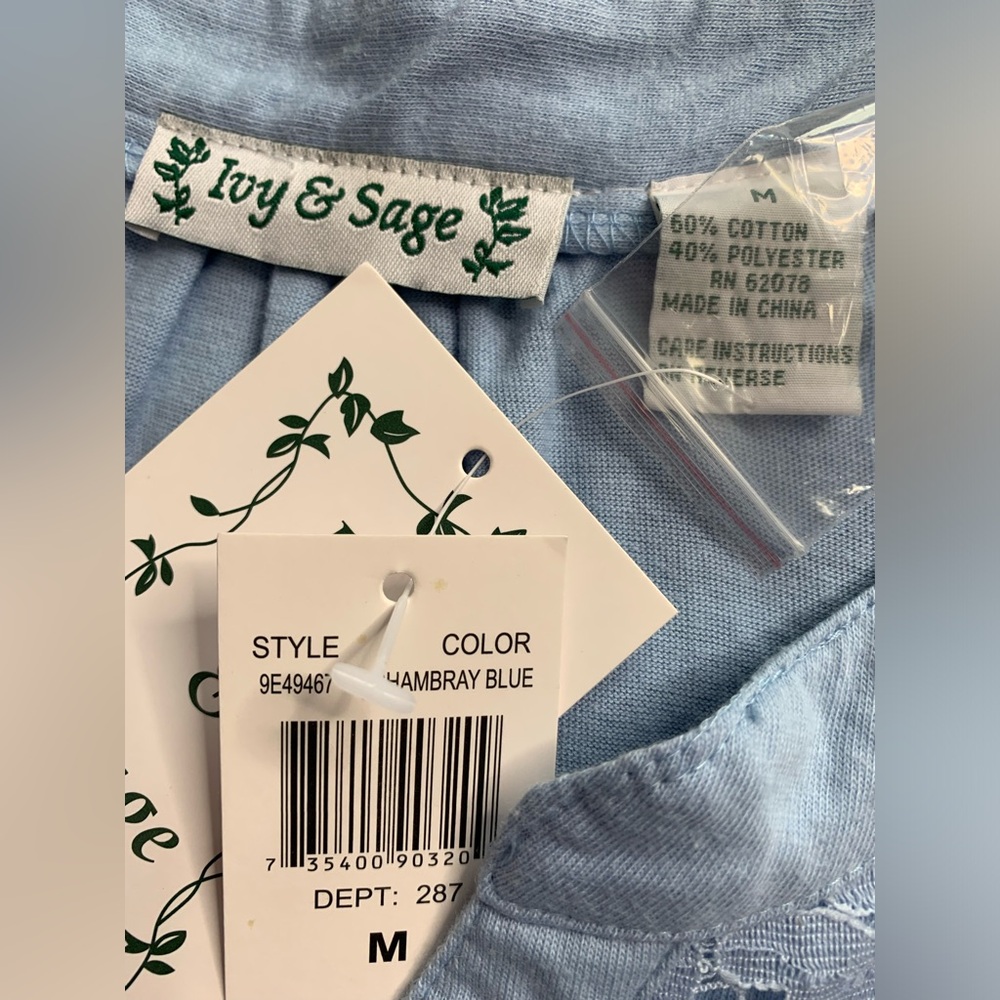 Ivy & Sage Top Lacy Overlay Short Sleeve Shirt Chambray Blue NWT Medium - Picture 6 of 9
